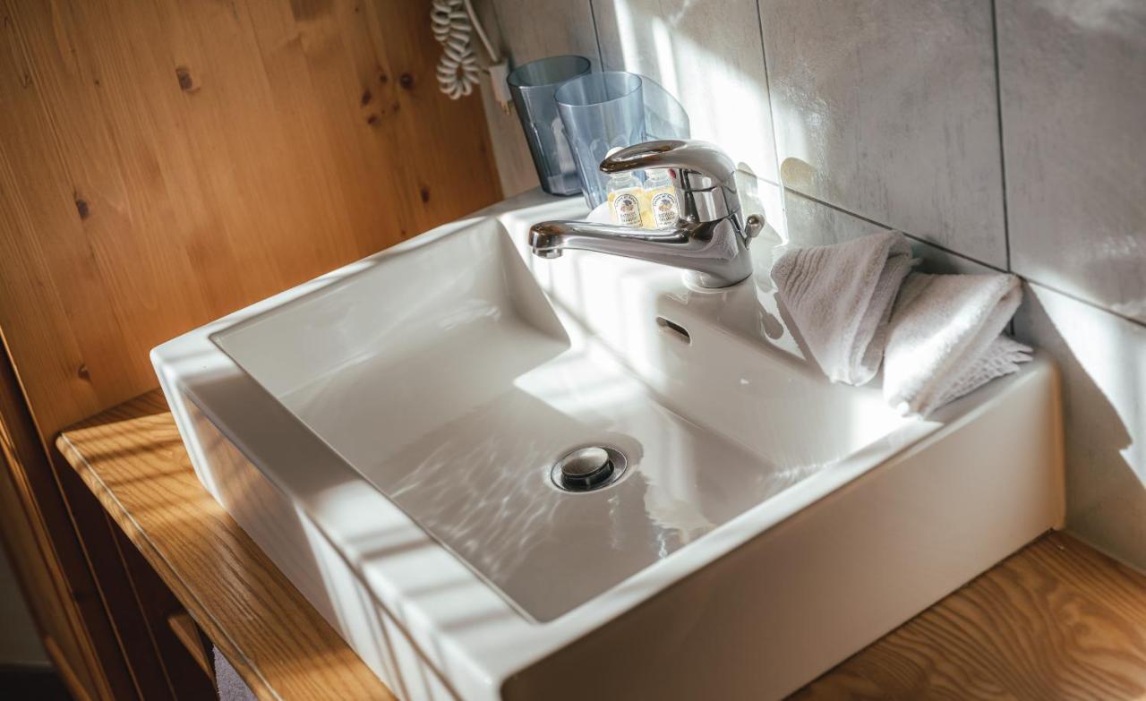Guesthouse By The Rex Zermatt Ngoại thất bức ảnh