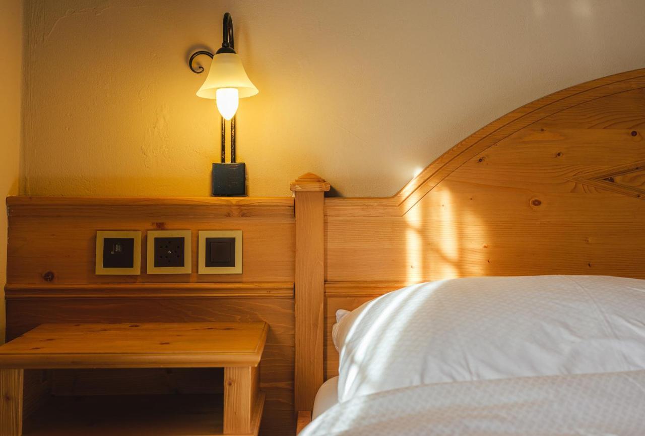 Guesthouse By The Rex Zermatt Ngoại thất bức ảnh